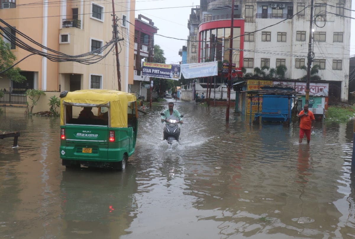 Waterlogging in houses of Gorakhpur due to heavy rain of monsoon