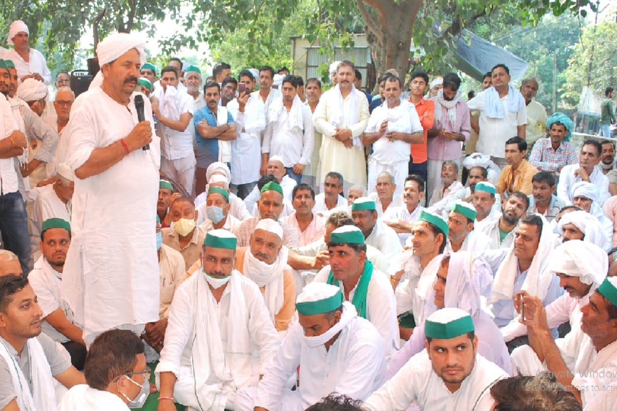 Farmers has protest in all West UP and Naresh Tikait said that farmers will be ruined by this new bill