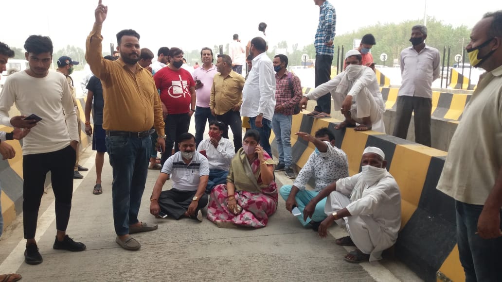 Rookree toll plaza protest, MLA mamta rakesh sit on dharna with villagers