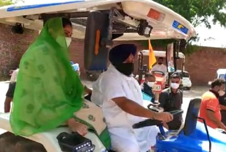 Sukhbir Singh Badal and Harsimrat Kaur Badal join Protest against farm bills