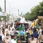 पटना की सड़कों पर कृषि बिलों का विरोध करते तेज प्रताप यादव