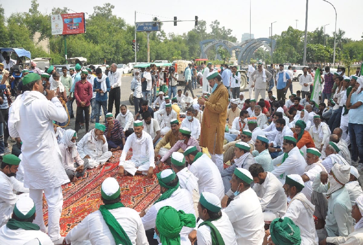 Farmers stopped at Delhi border, Mahapanchayat held there