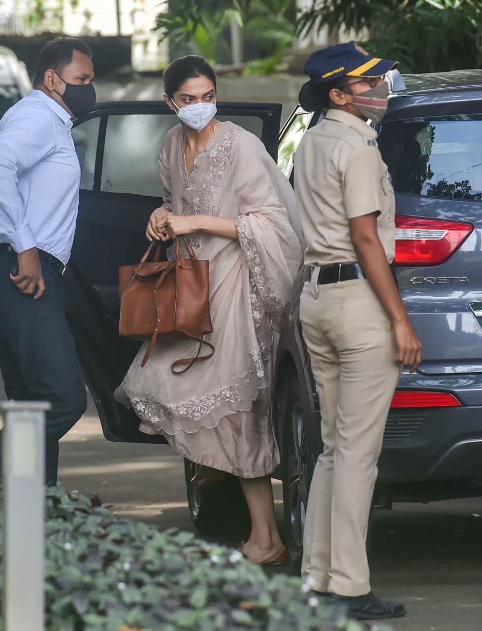 Deepika Padukone arrives NCB office agency may ask these ten questions to involved drug case as per reports