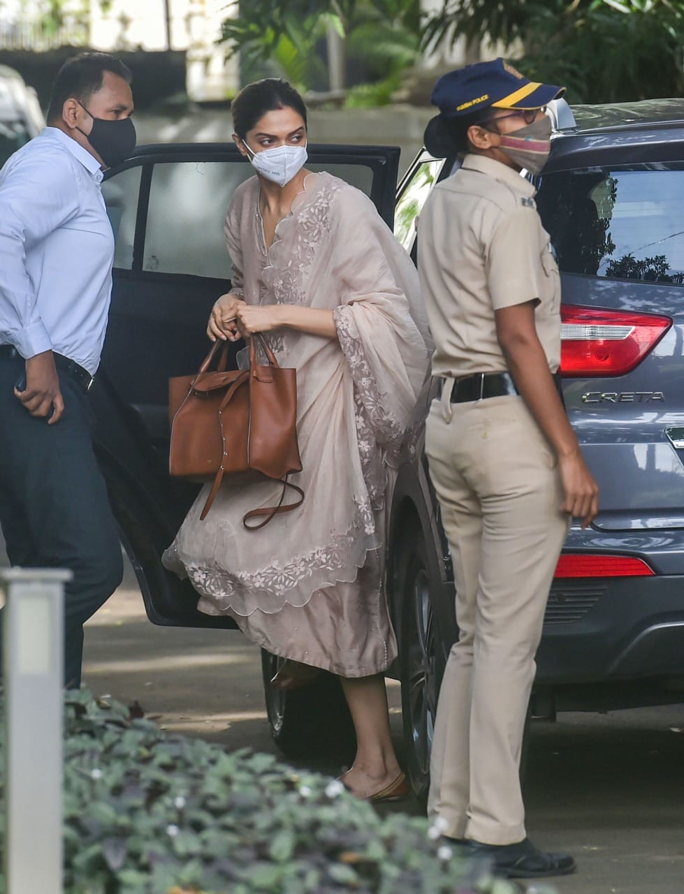 Deepika Padukone arrives NCB office agency may ask these ten questions to involved drug case as per reports