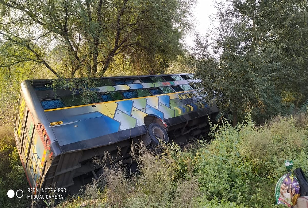 Jhansi Kanpur Highway Accident News: Passenger bus meets accident on jhansi kanpur highway many injured