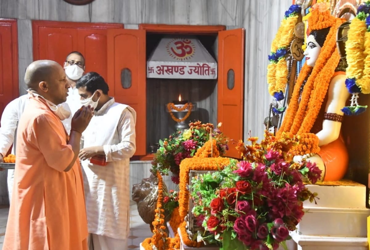 CM Yogi reached Gorakhpur on two days Visit
