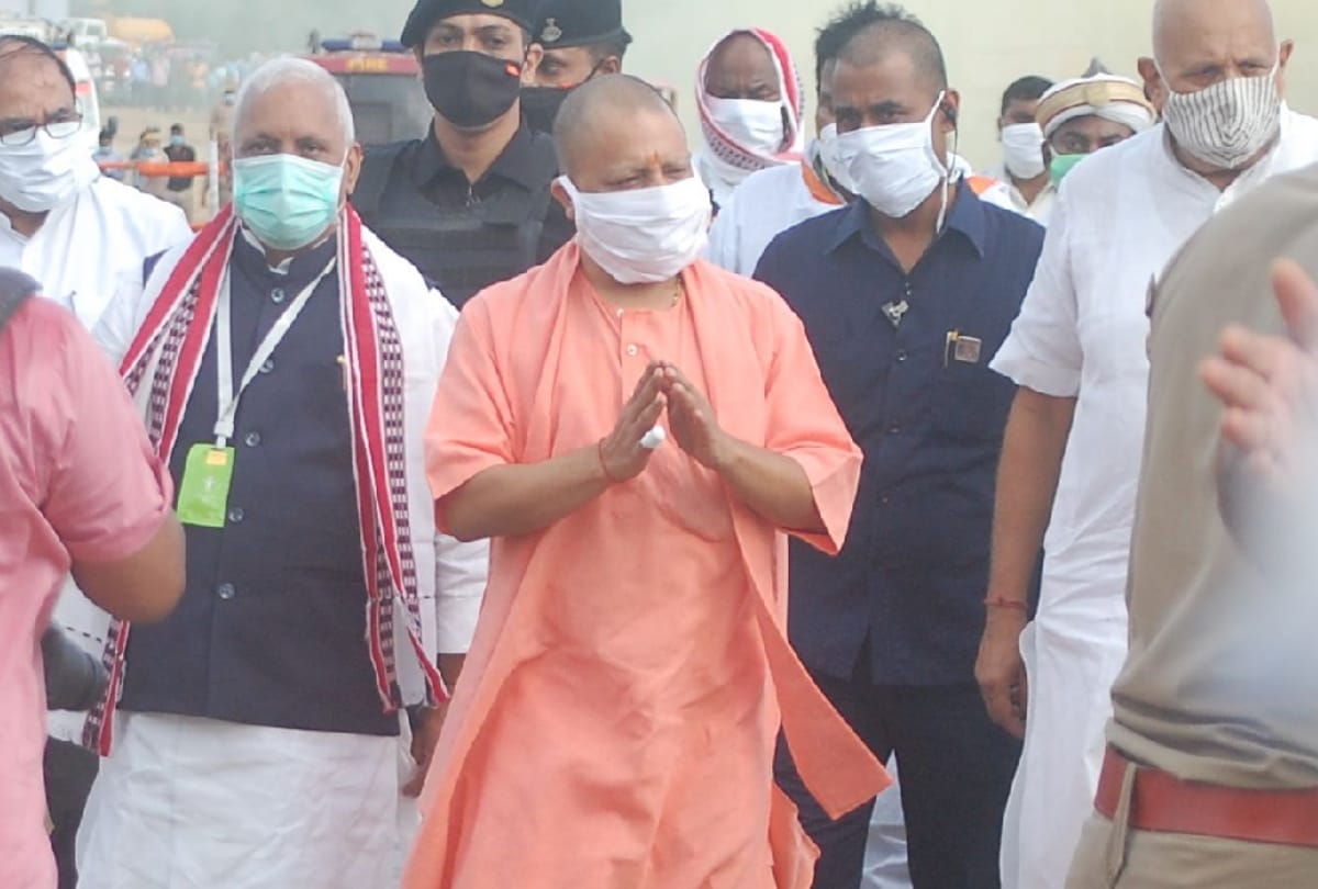 CM Yogi reached Gorakhpur on two days Visit