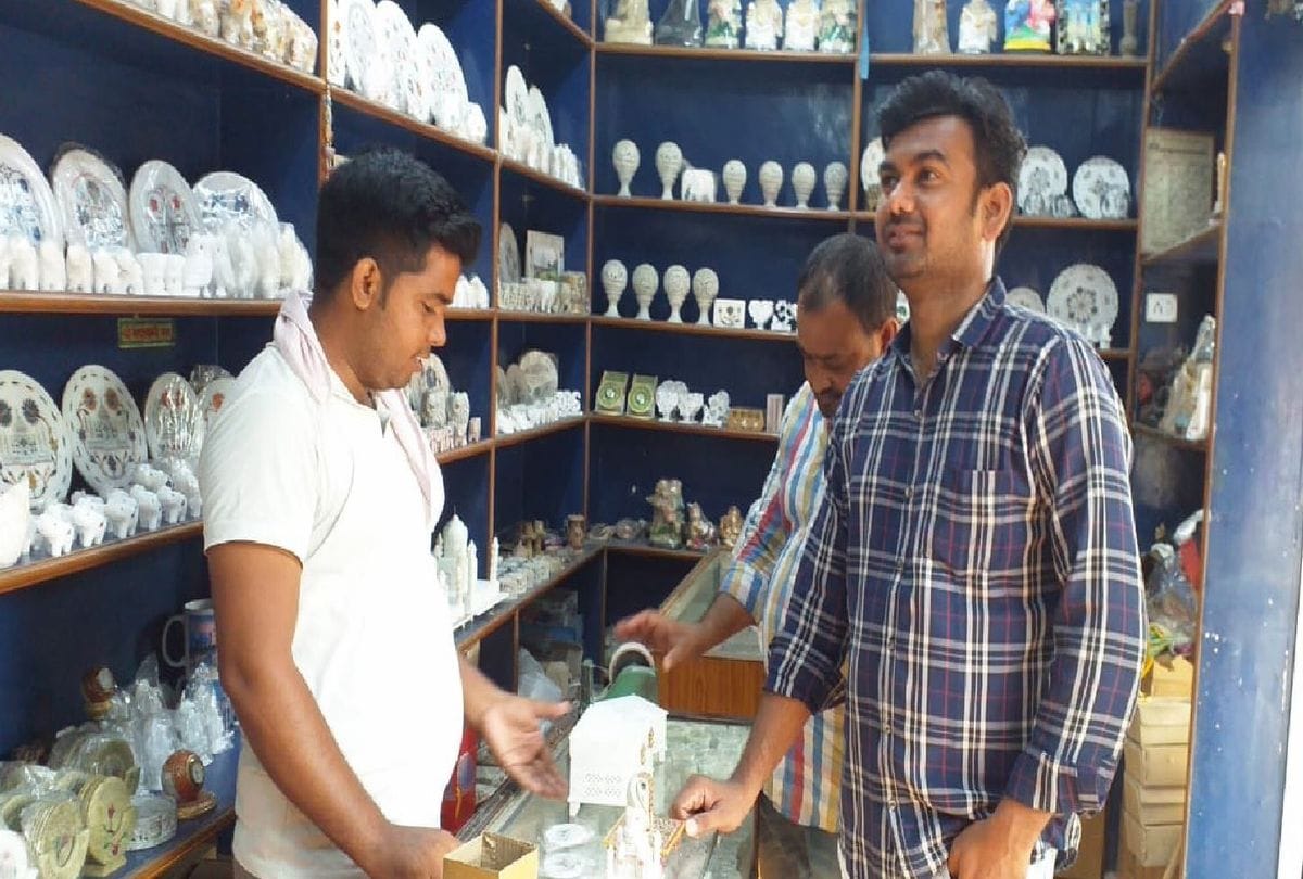 Handicraft business worth eight lakh rupees in four days after Taj Mahal reopens