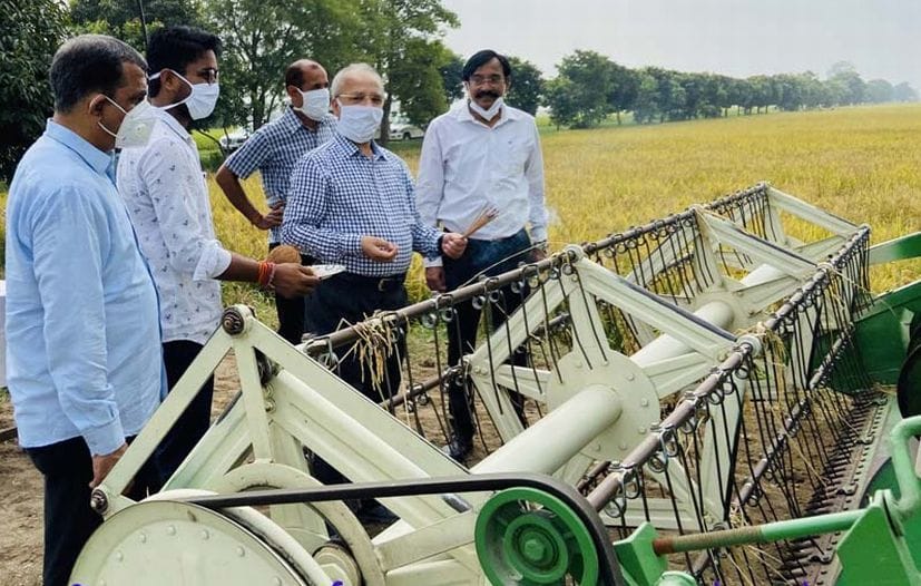 VC Inaugrates Paddy Cutting