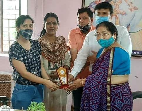 Sonali in poster, Archana in essay, Shubhi top in slogan
