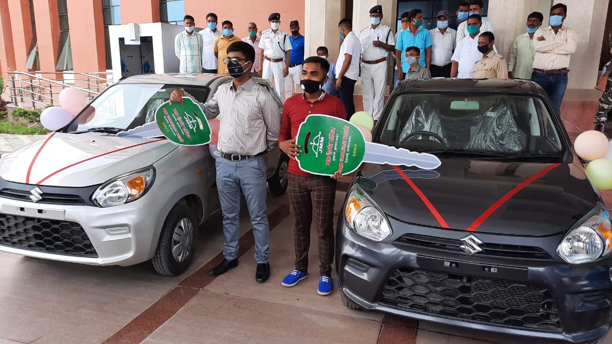 Jharkhand government gifted Maruti Suzuki Alto cars to state toppers of 10th and 12th board exam