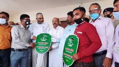 Jharkhand government gifted Maruti Suzuki Alto cars to state toppers of 10th and 12th board exam