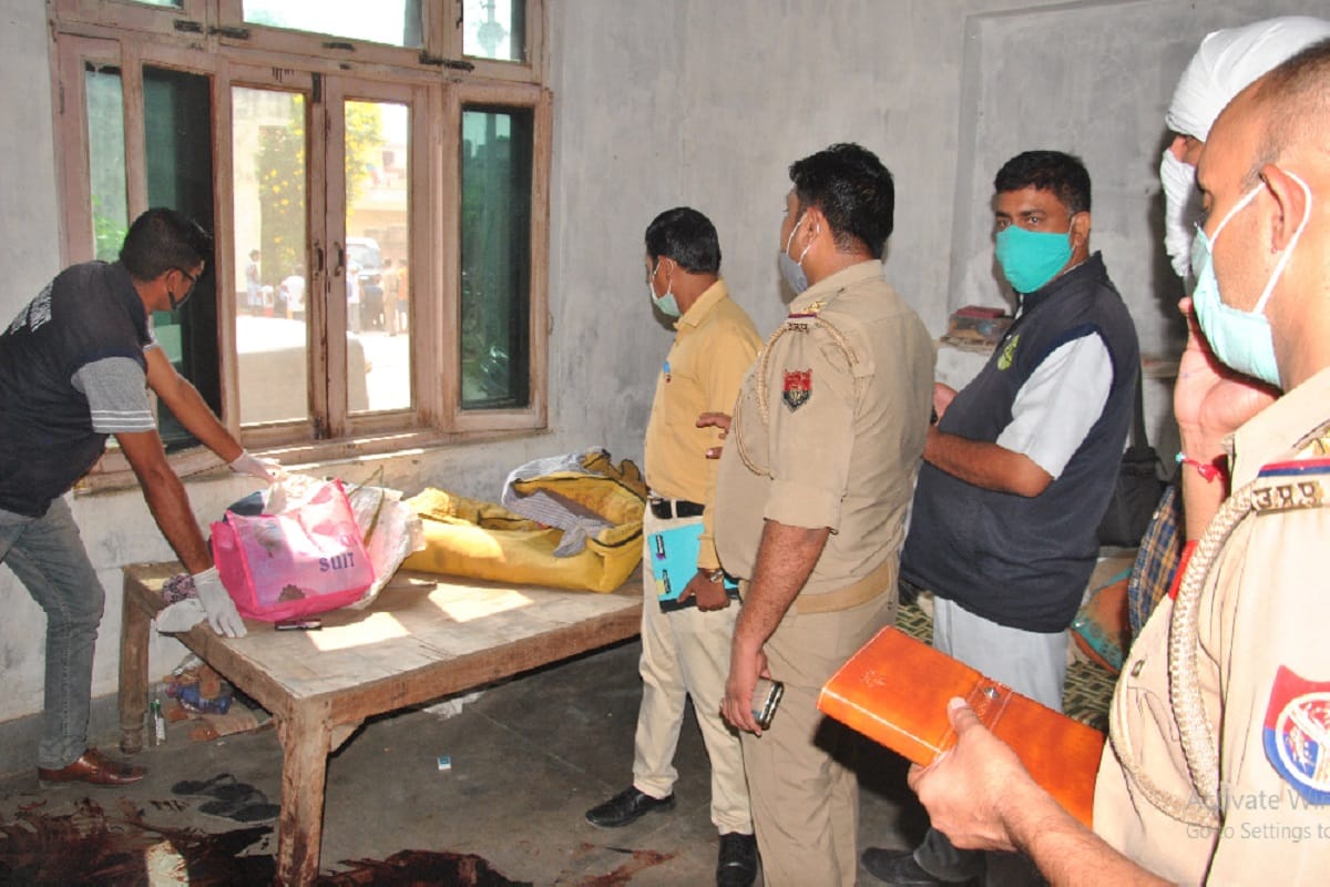 UP Crime News: Dead body of a couple have found in room at Meerut