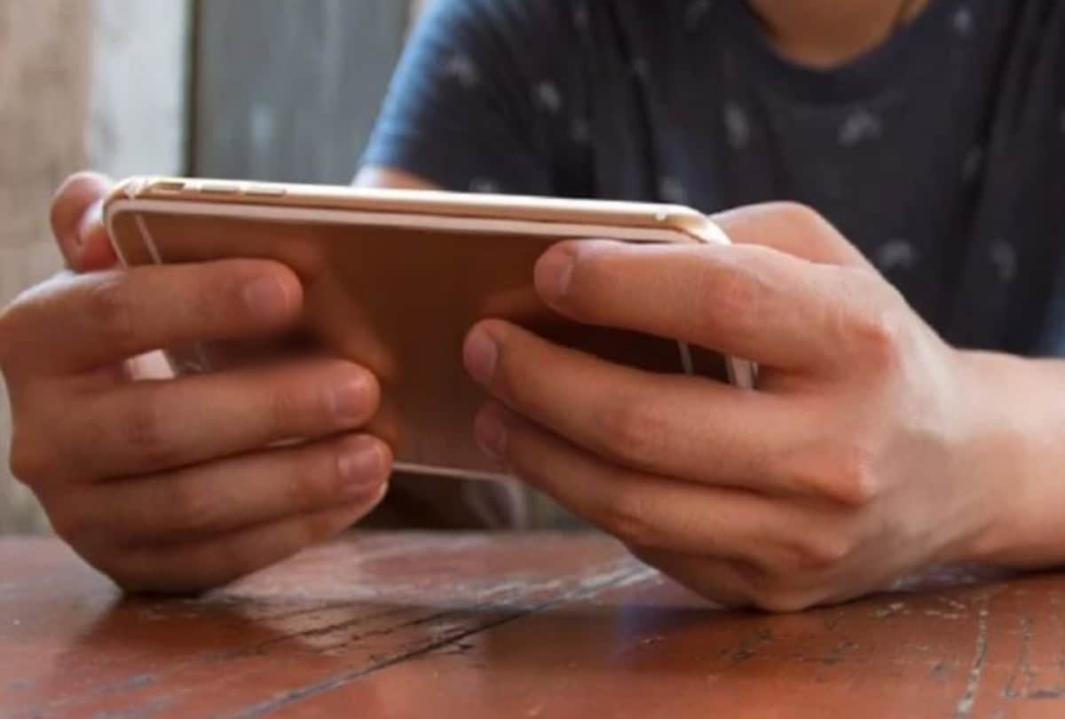 Bank Employee Girl Commits Suiciede Case Agra Police Search Anshul