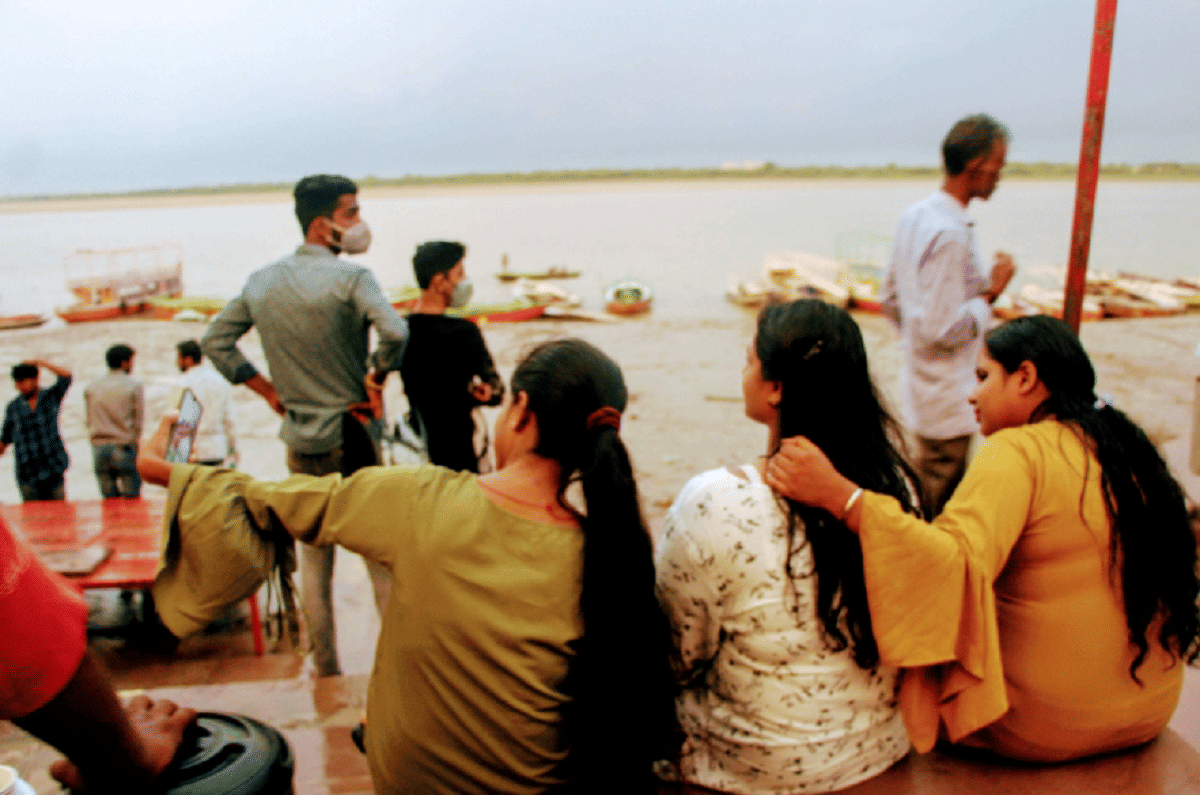 Varanasi Weather Today: temperature decreased by four degrees youth turned to Ghat