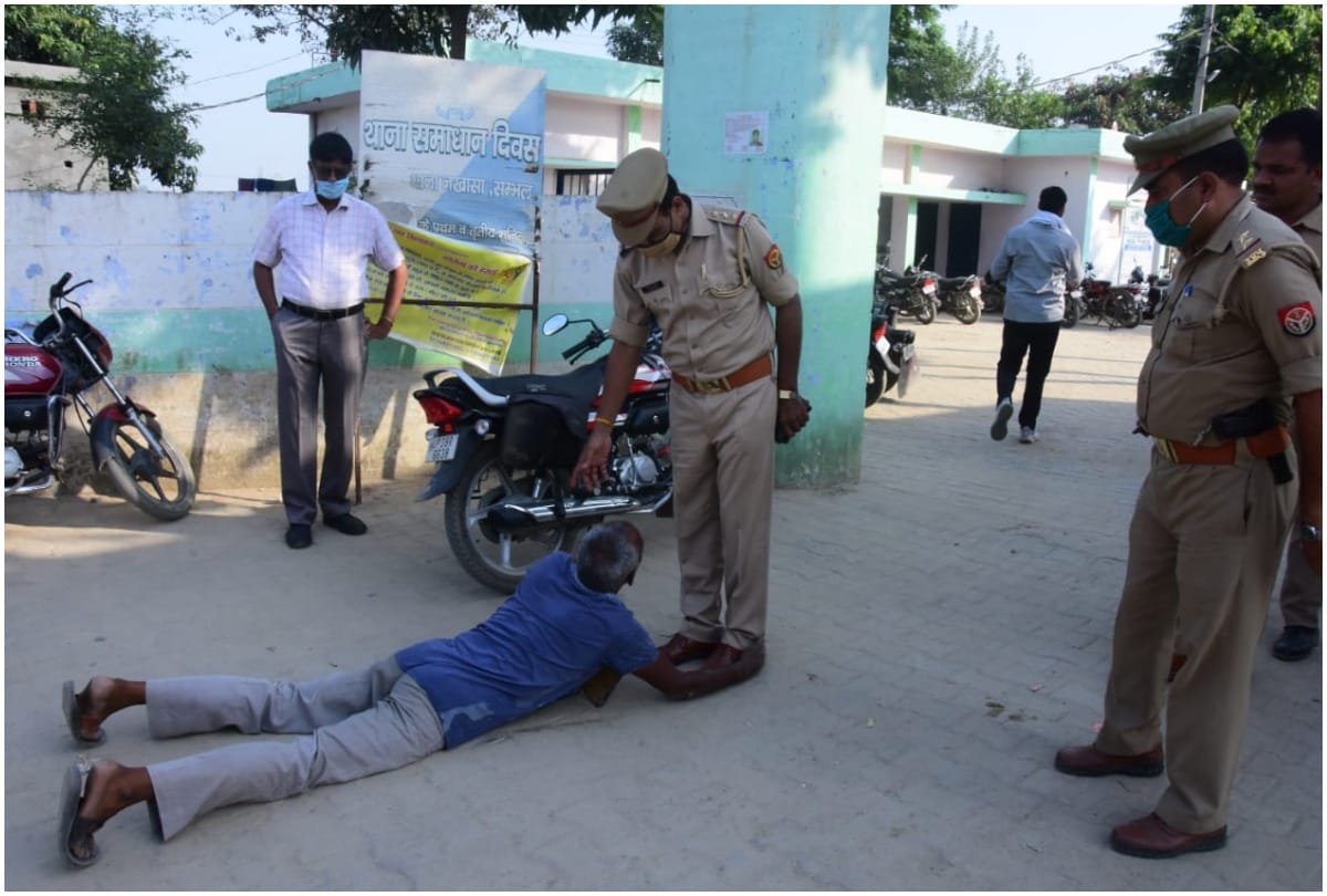 Sambhal: Wanted criminal apologized by falling in feet, arrested after reaching police station