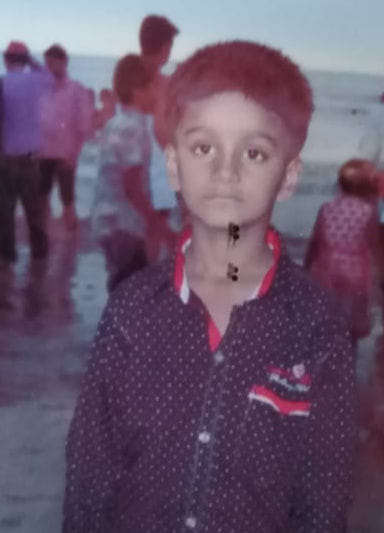 Kidnapping in broad daylight of a child playing in front of the house