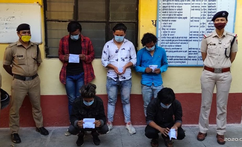 five men arrested with 33.77 gm smack
