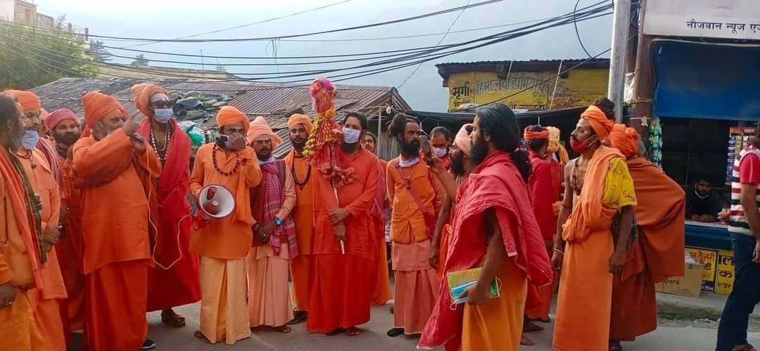 Stick trip leaves from Joshimath to Badrinath Dham