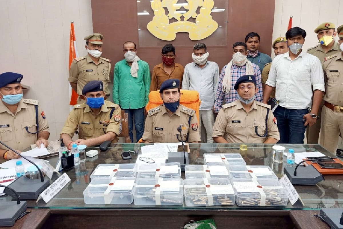UP Crime News: A illegal arms factory has busted and four accused arrested by police