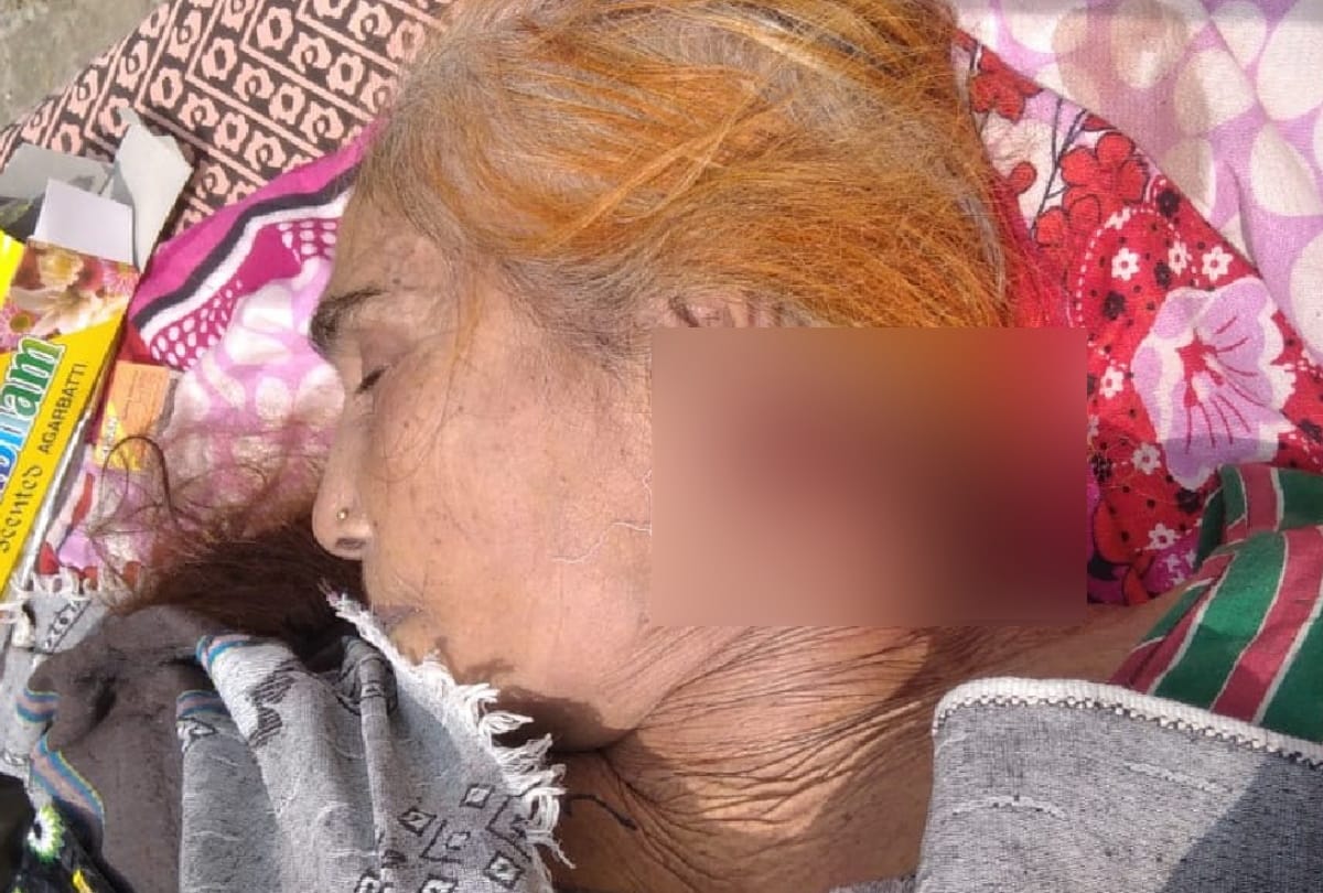 Gold tops pulled from ear after woman death in Hospital Gorakhpur