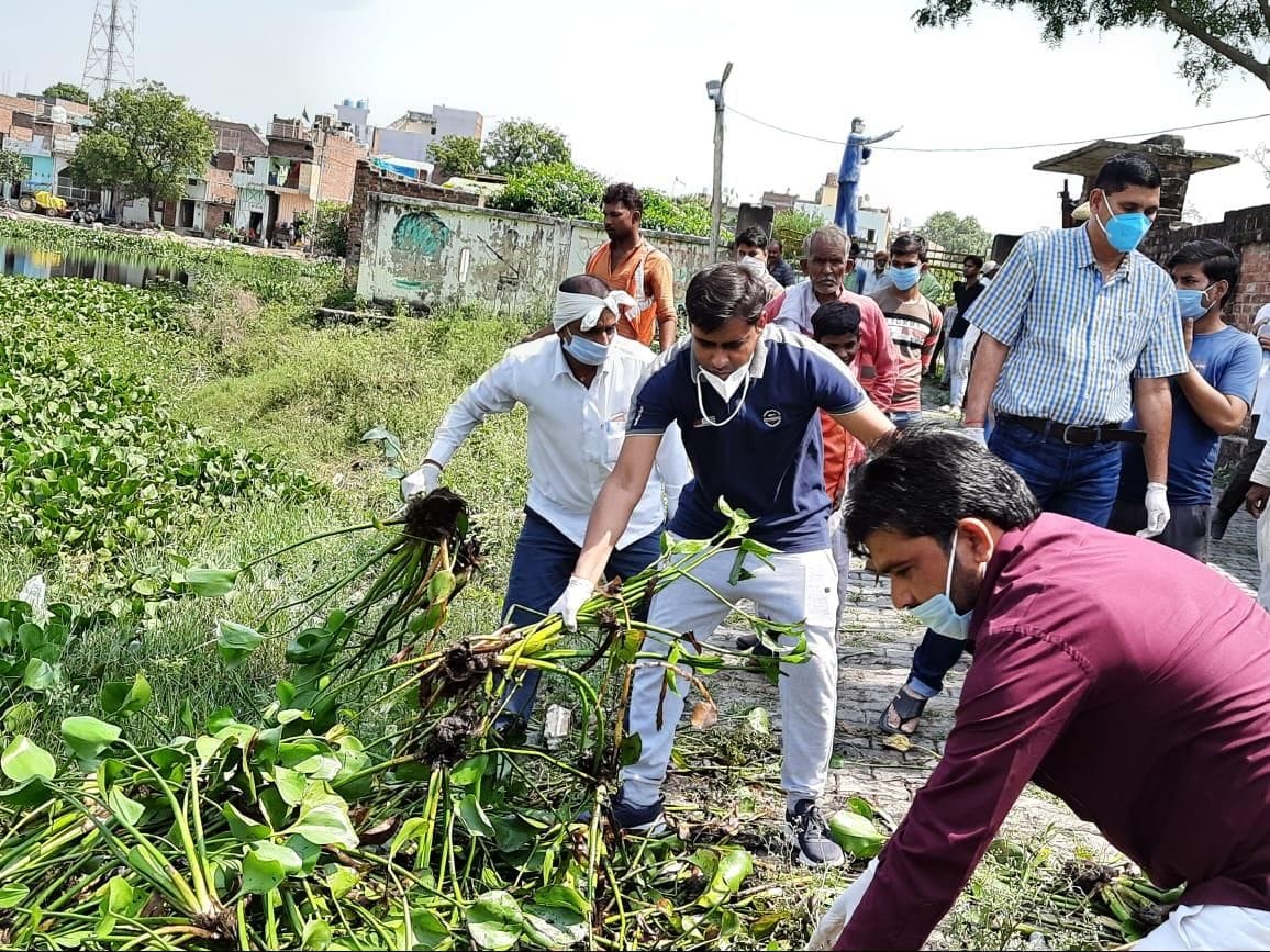 Administrative Officers did shramdaan in jalaun