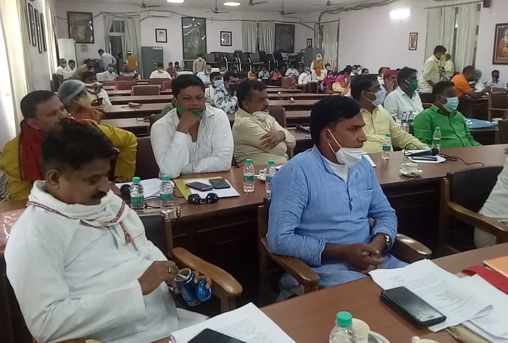 Pics of Lucknow Nagar Nigam during meeting on Budget.