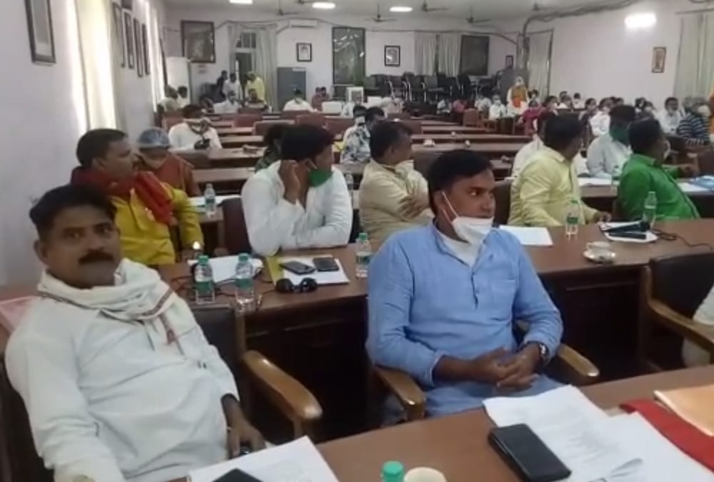 Pics of Lucknow Nagar Nigam during meeting on Budget.