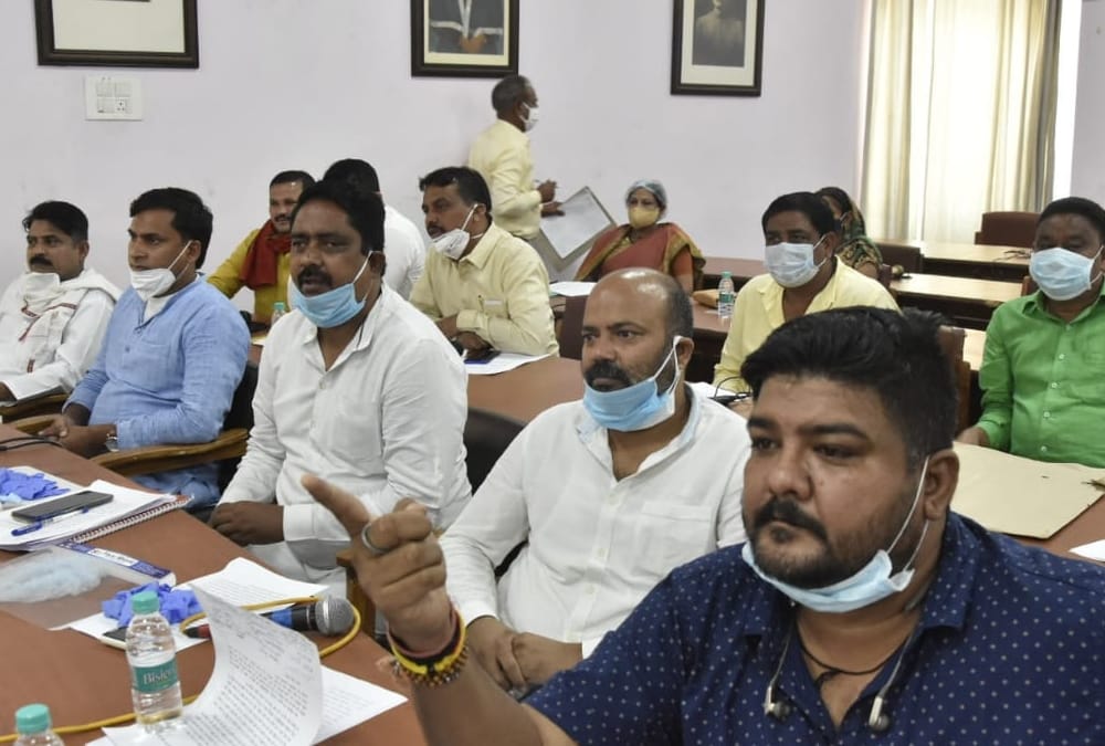 Pics of Lucknow Nagar Nigam during meeting on Budget.