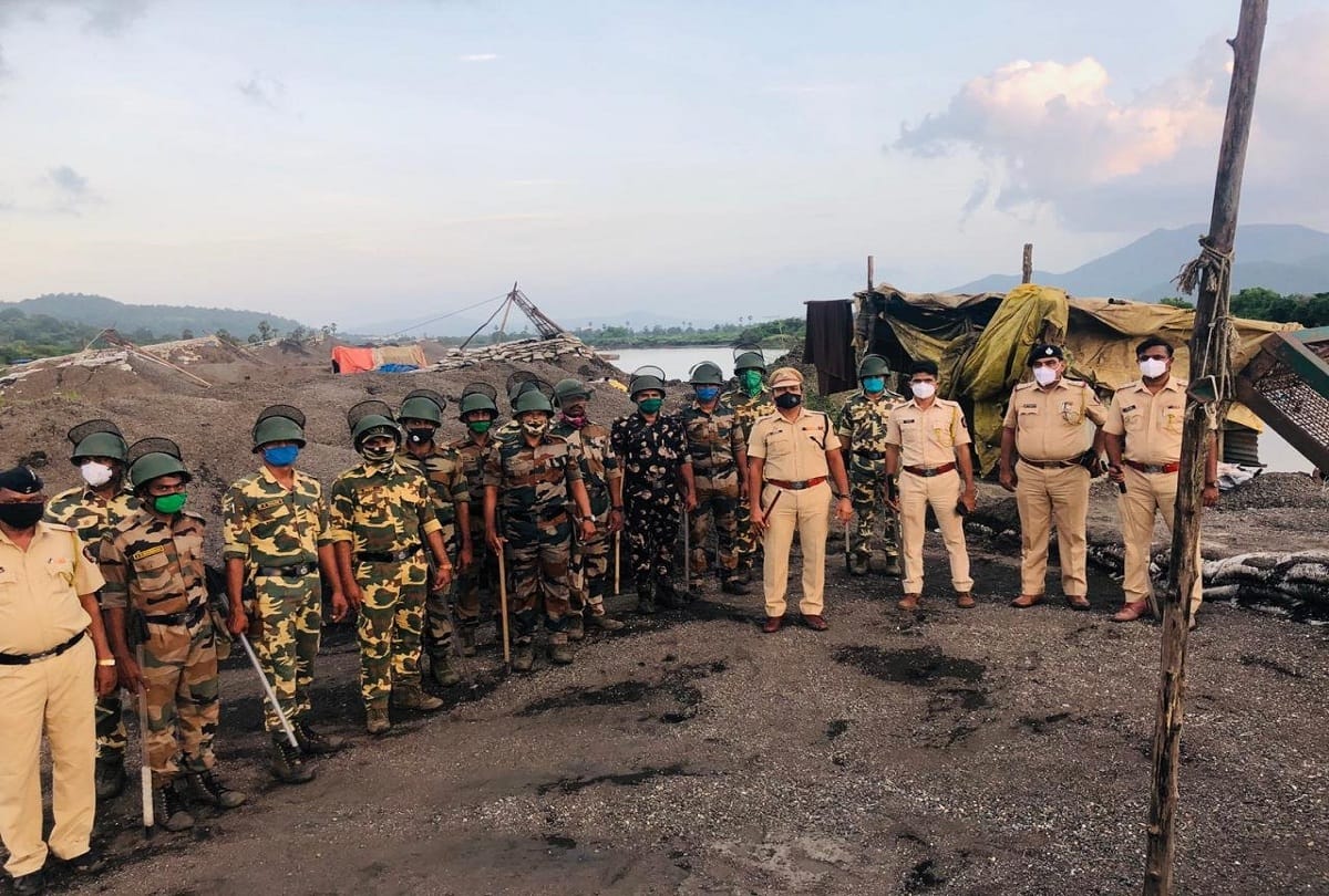 Sand Mafia in Maharashtra, In a crackdown on sand mafia, Palghar Police seized equipment