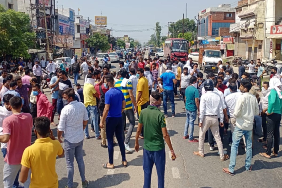 UP News: many youths have ruckus on the road in a boy murder case