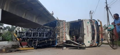 Pickup vehicle broken railing fell down from lahartara bridge in varanasi