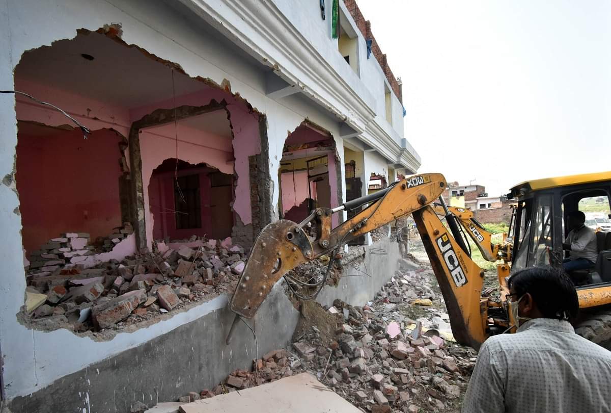 Ateeq Ahmed News: Lajj PDA demolished 30 rooms in Bhutto close to former MP Atik Ahmed