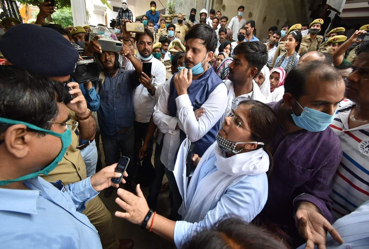 Former MP Ateeq ahmed henchmen house partially demolished prayagraj news amar ujala