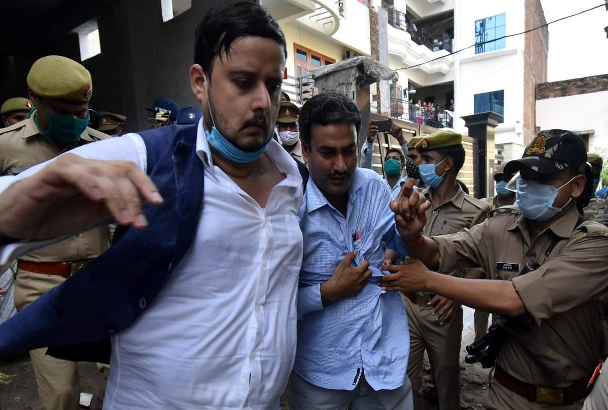 Former MP Ateeq ahmed henchmen house partially demolished prayagraj news amar ujala