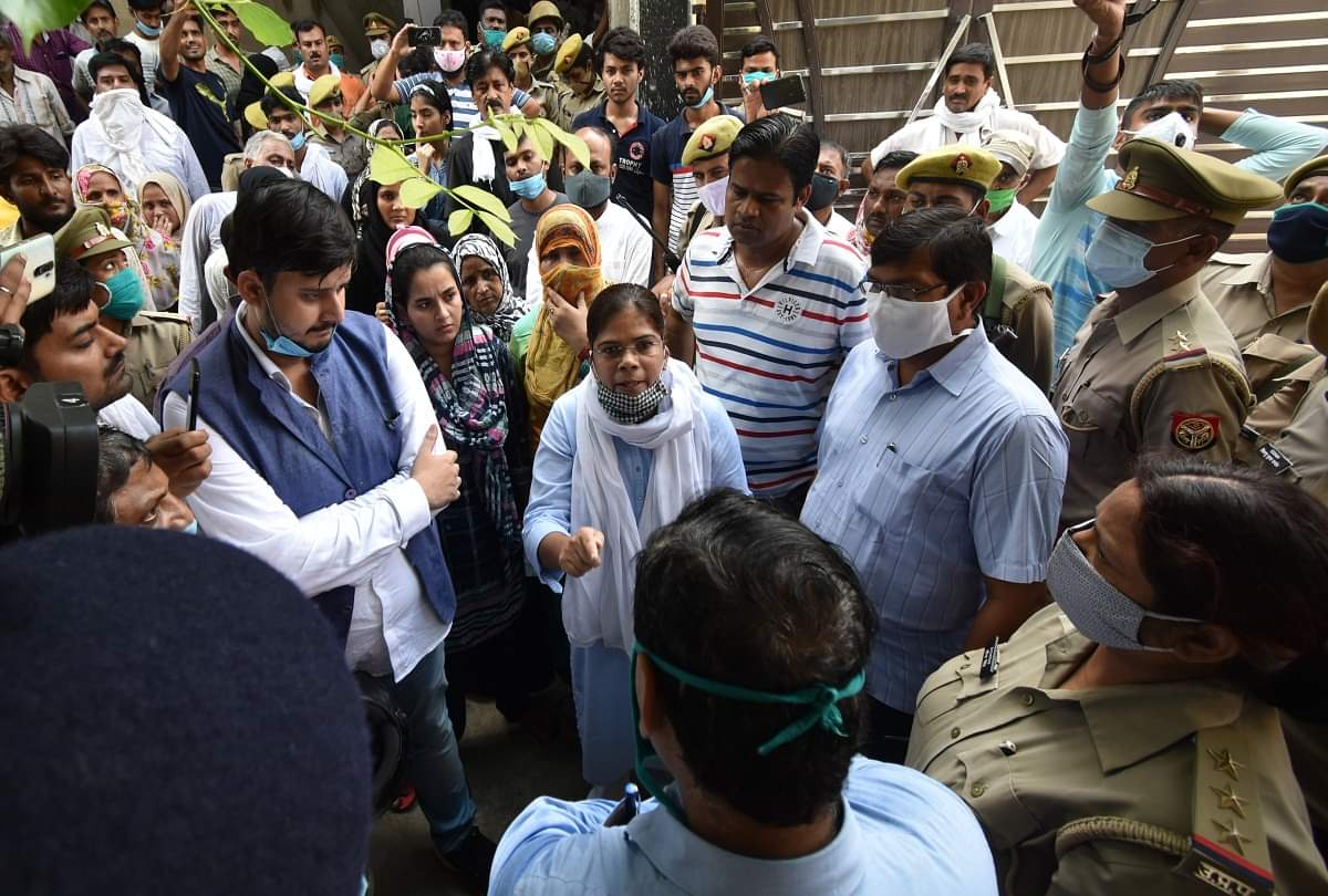 Former MP Ateeq ahmed henchmen house partially demolished prayagraj news amar ujala