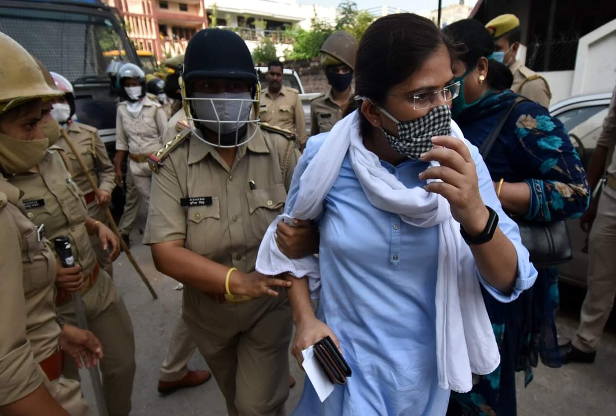 Former MP Ateeq ahmed henchmen house partially demolished prayagraj news amar ujala