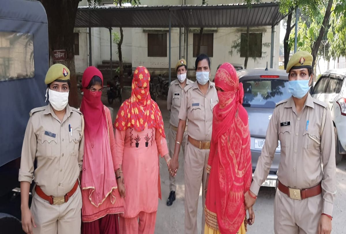 Three sisters formed robbery gang, child also used to keep with see photos