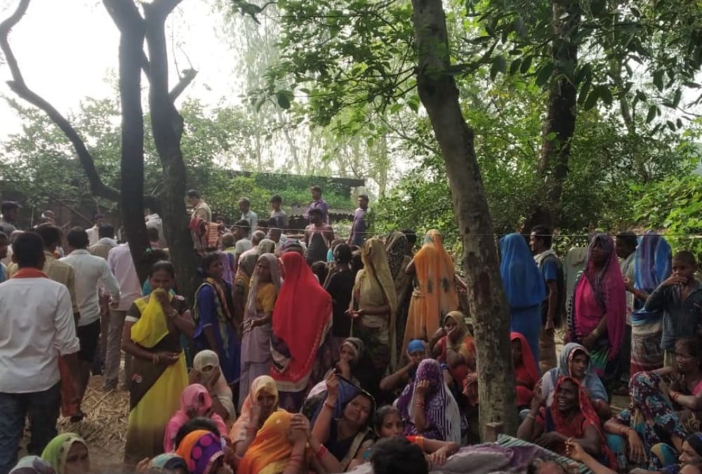 A couple died when a wall falls down on them in dhammaur in Sultapur.
