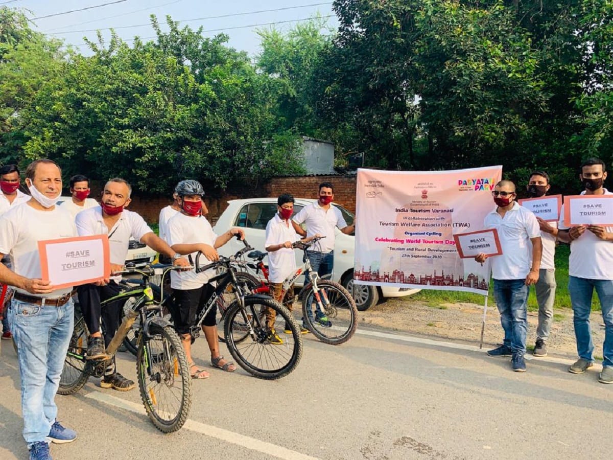World Tourism Day: Entrepreneurs gave message of Save Tourism through Cycle Tour in varanasi