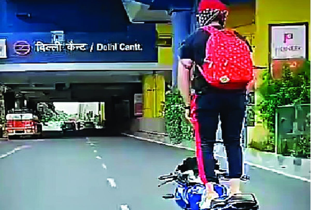 After East Delhi, now video of bike stunt in Delhi Cantt