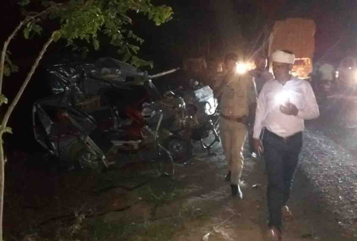 three people died and four injured in bus and van collision in kannauj