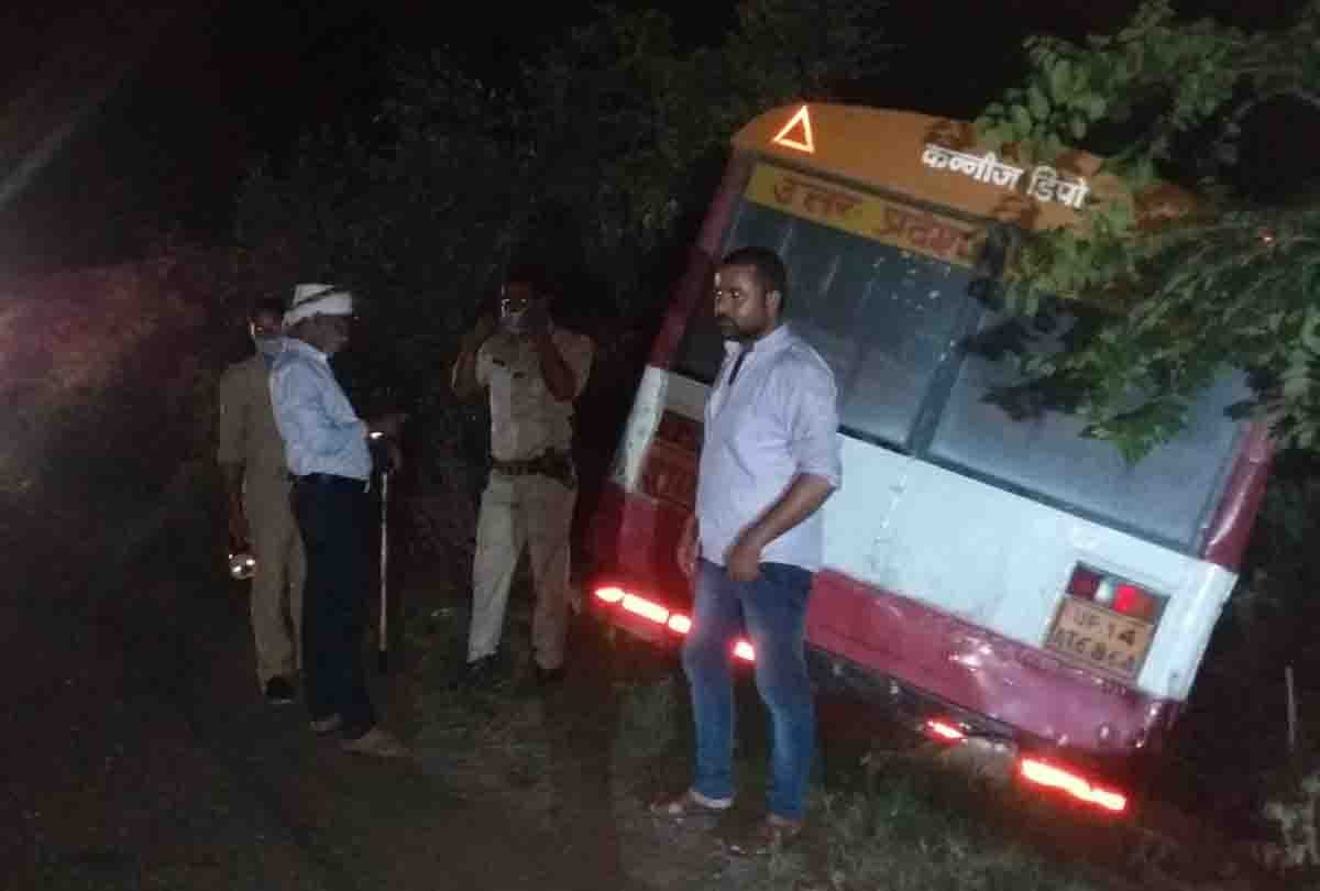 three people died and four injured in bus and van collision in kannauj