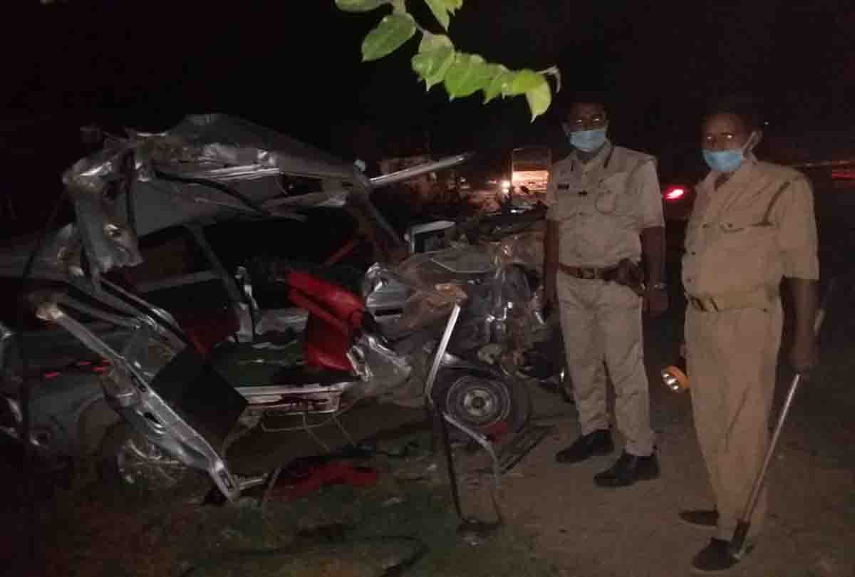 three people died and four injured in bus and van collision in kannauj