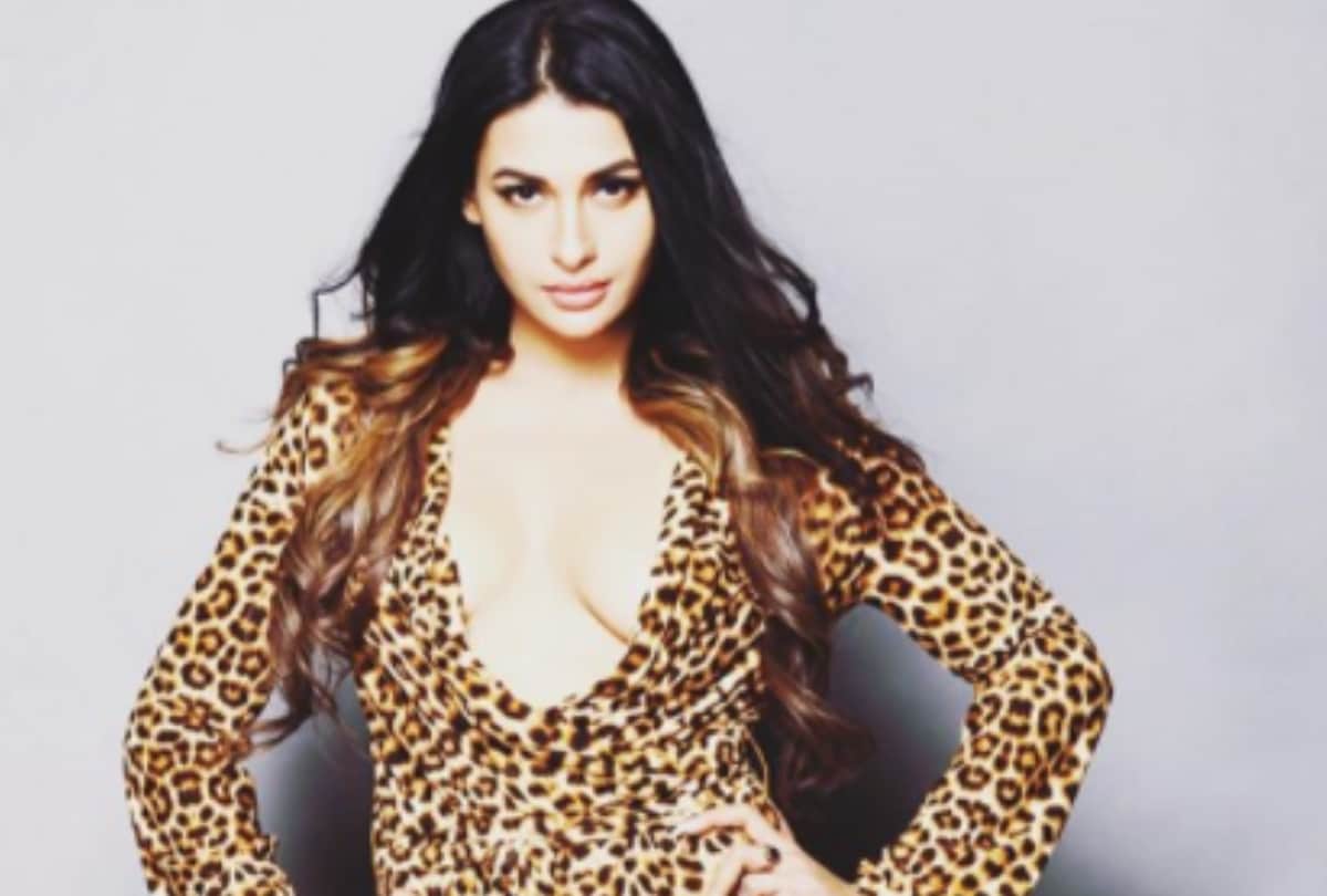 Bigg boss 14 contestant pavitra punia says she is not comfortable shooting love making scenes