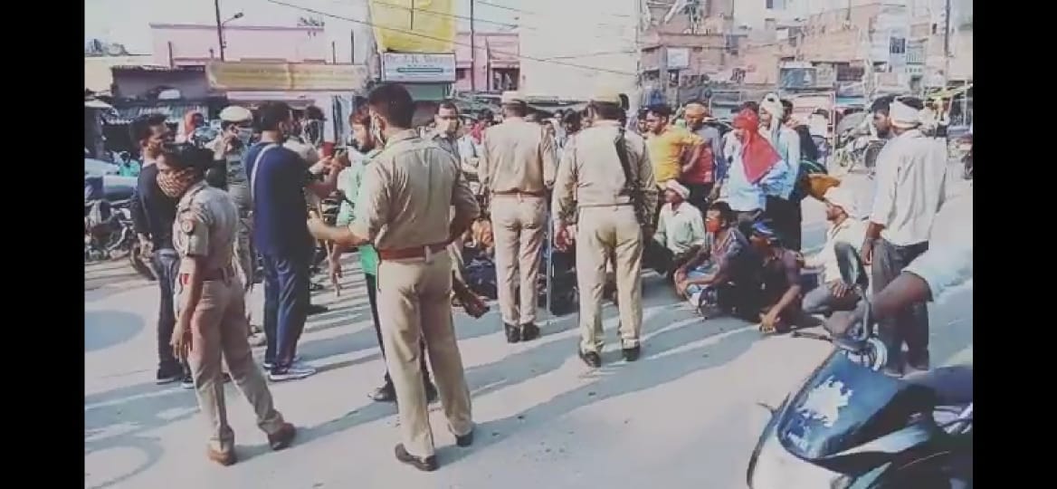 Woman dies due to bus road jammed with dead body in Chandauli