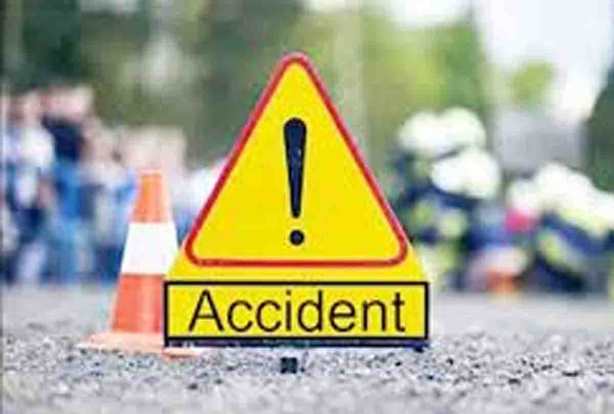 road accident in auraiya, one died and two injured