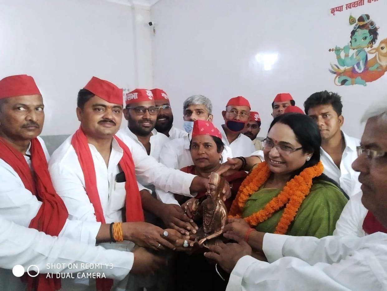 juhi singh come at santkabirnagar