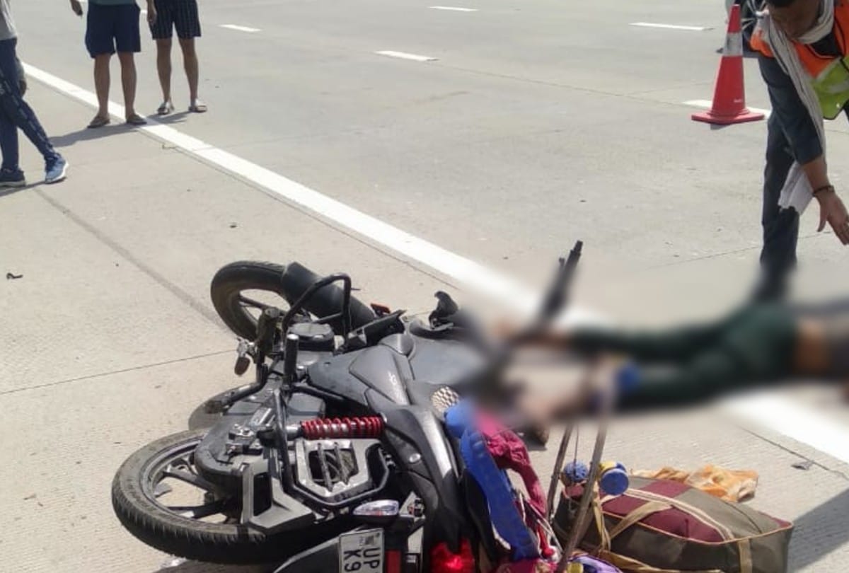 three person died of a family in accident on yamuna expressway