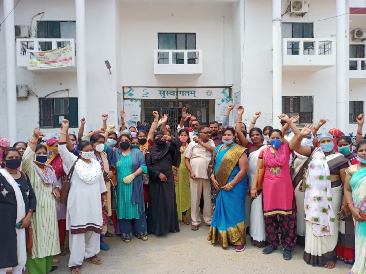 Protests against Asha workers at Cmo office in varanasi